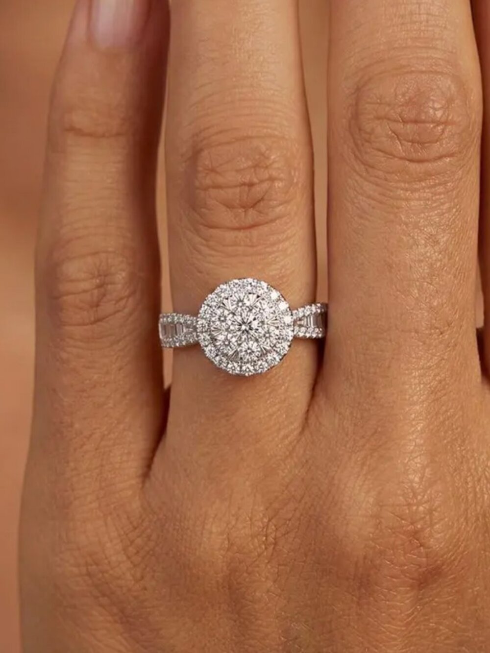 NEW 18k White Gold Round Circle Diamond Ring Halo Ring Dainty Circle Ring Band